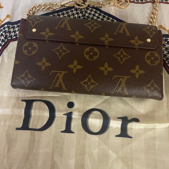 LV cross body purse ( no chain included) - Picture 6 of 13